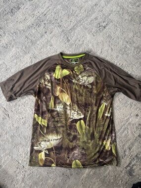 Men's Short-Sleeve Fishing Graphic Performance Tee - Olive/Brown